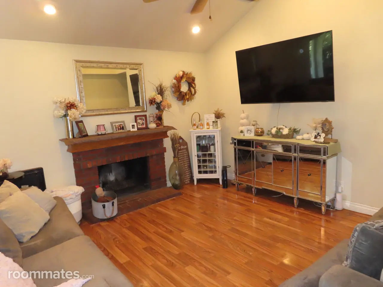 Profile photo 3 of 10