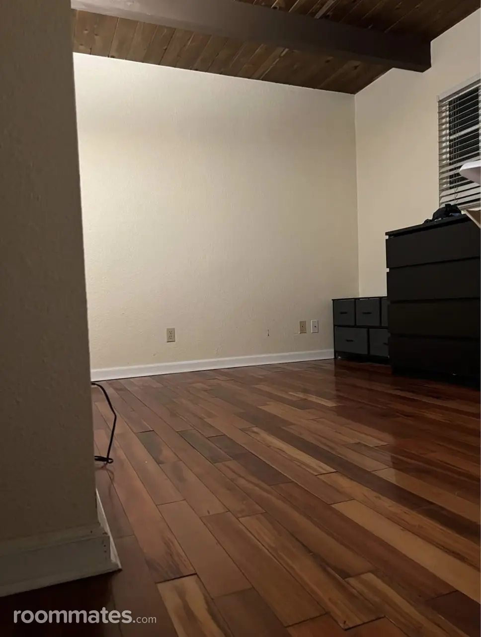 Profile photo 7 of 12