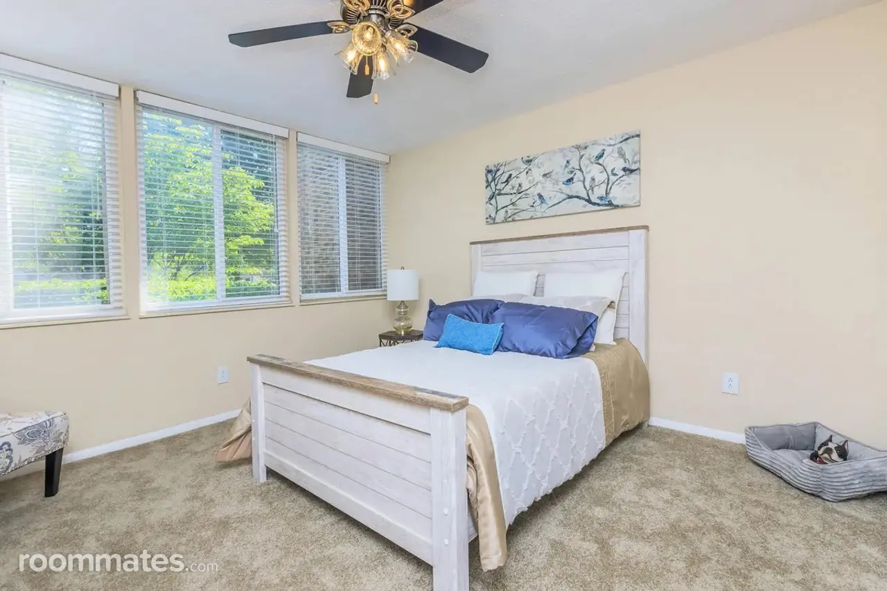 Profile photo 3 of 8