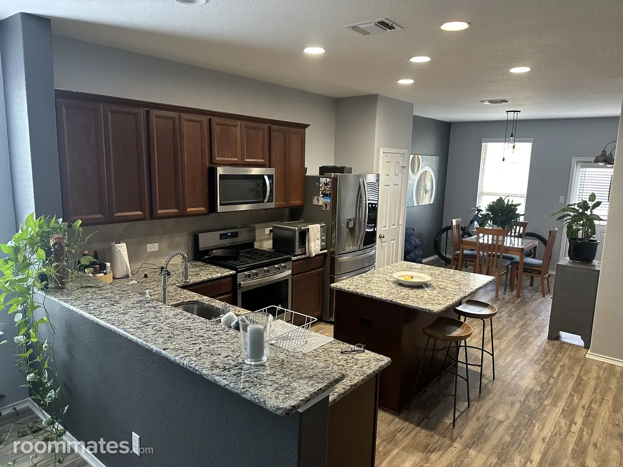 Profile photo 7 of 10