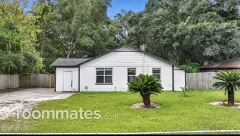 Room for rent in Jacksonville, FL $700, house