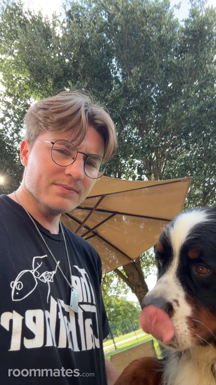 Profile photo 4 of 4