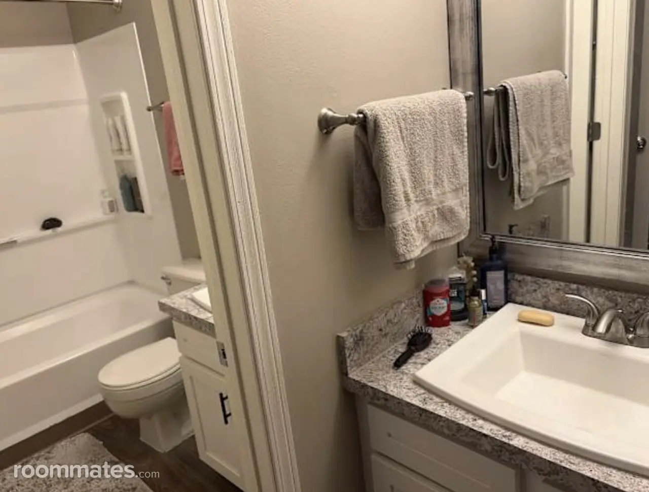 Profile photo 7 of 13