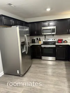 Room for rent in Clarksville, TN $800, townhouse