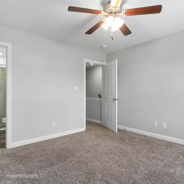 Room for rent in Clarksville, TN $700, townhouse