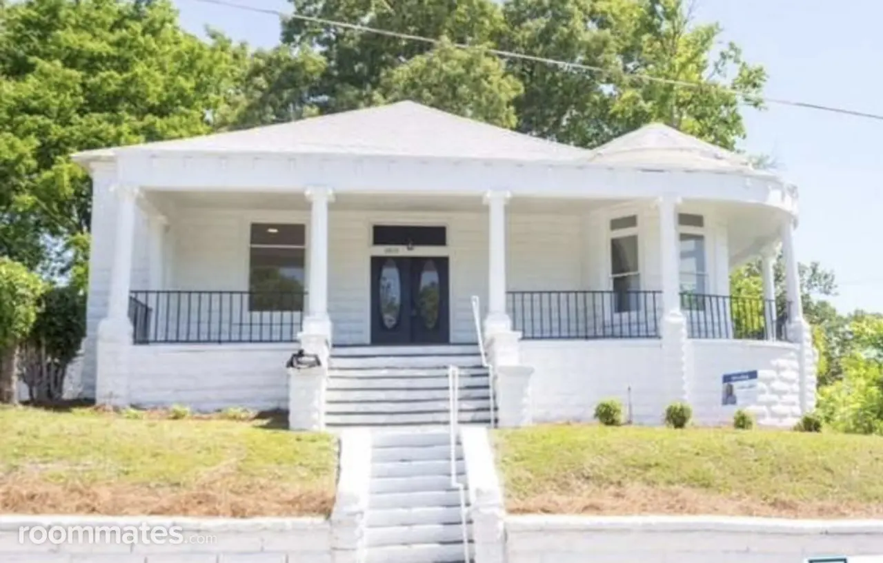 Profile photo 9 of 13