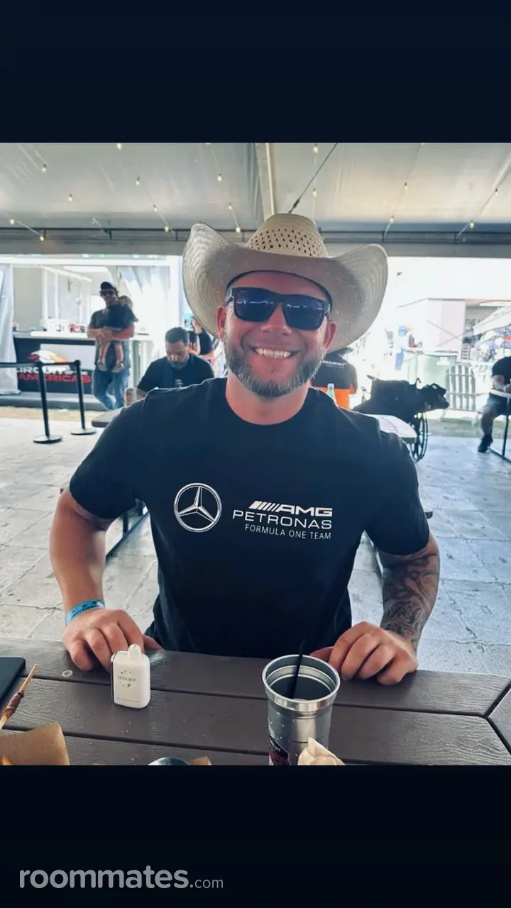 Profile photo 6 of 6