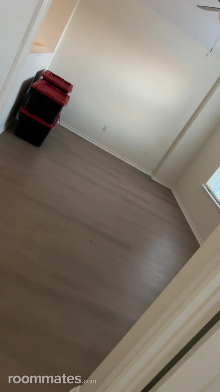 Profile photo 3 of 6