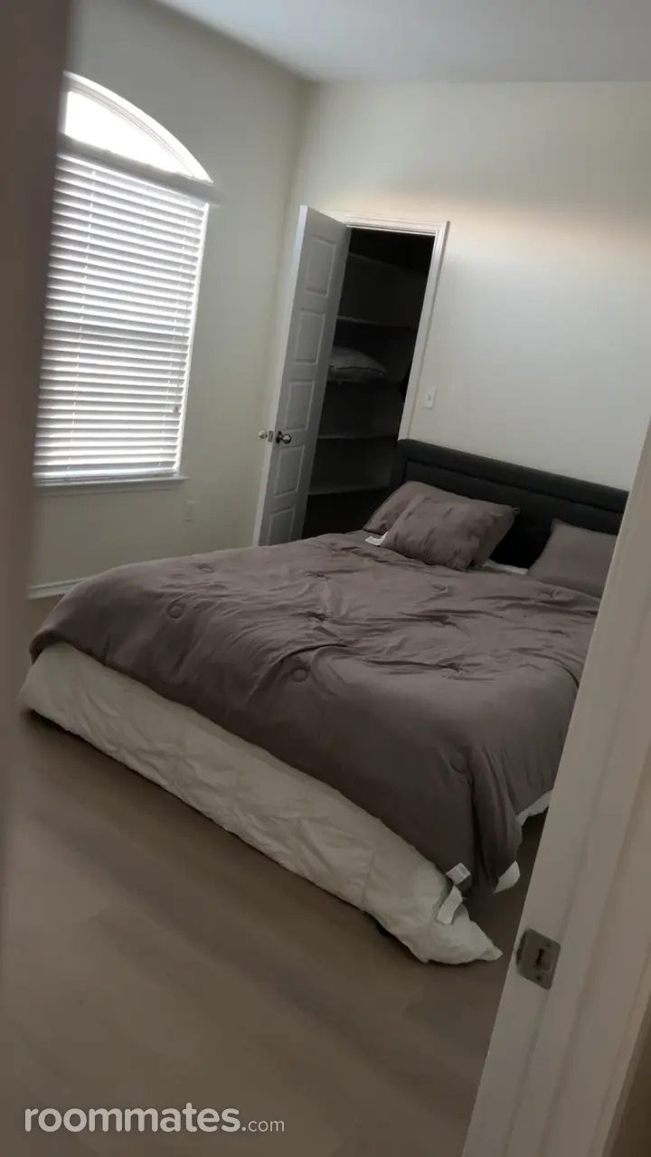 Profile photo 1 of 6