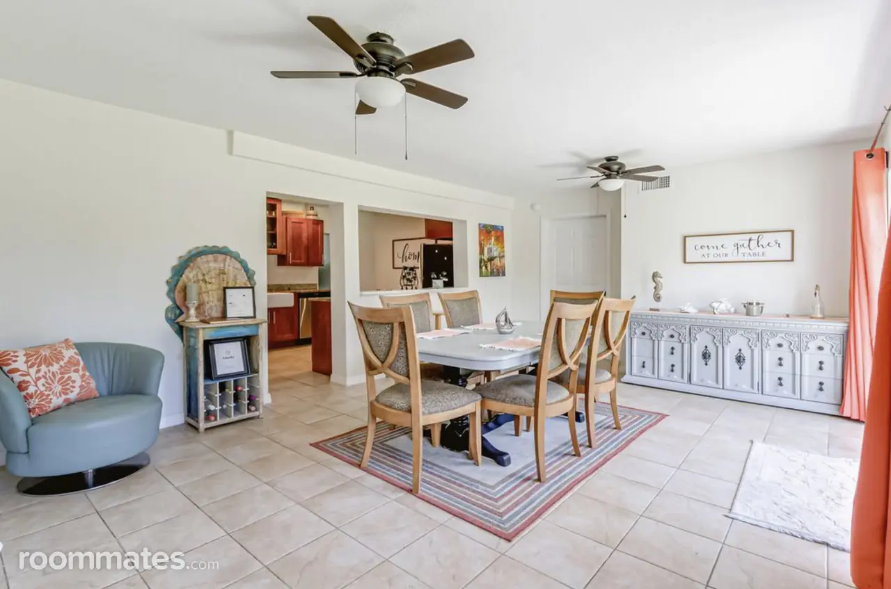 Profile photo 3 of 8