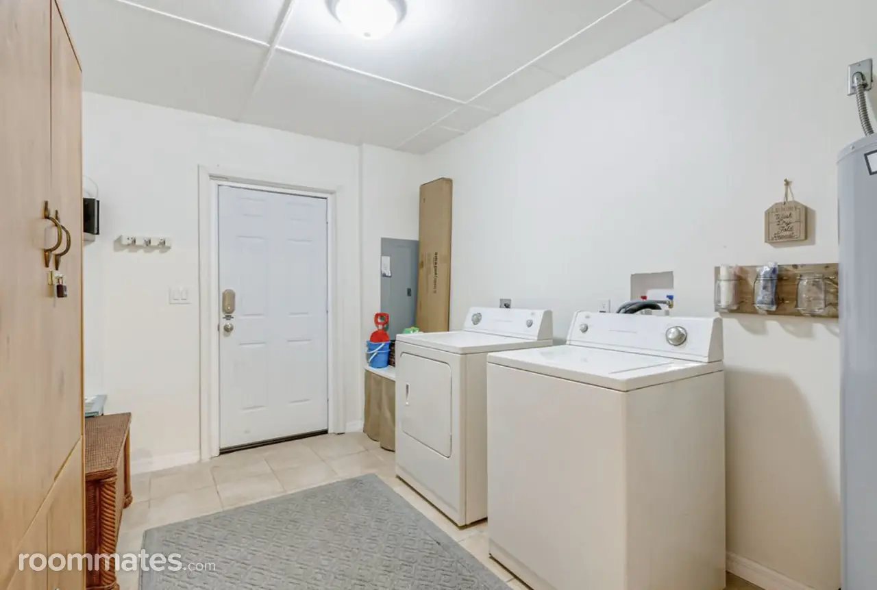 Profile photo 7 of 8