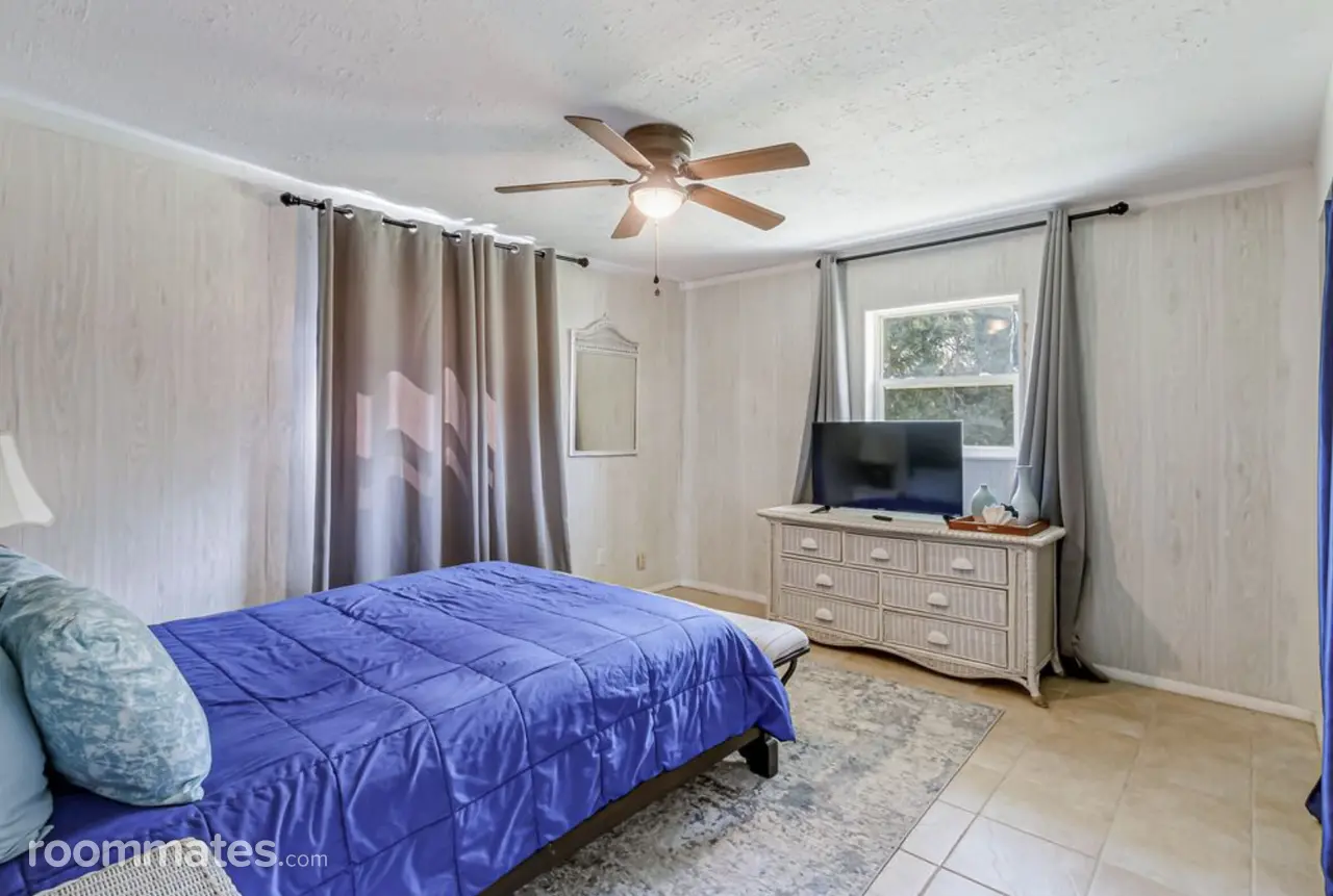 Profile photo 4 of 8