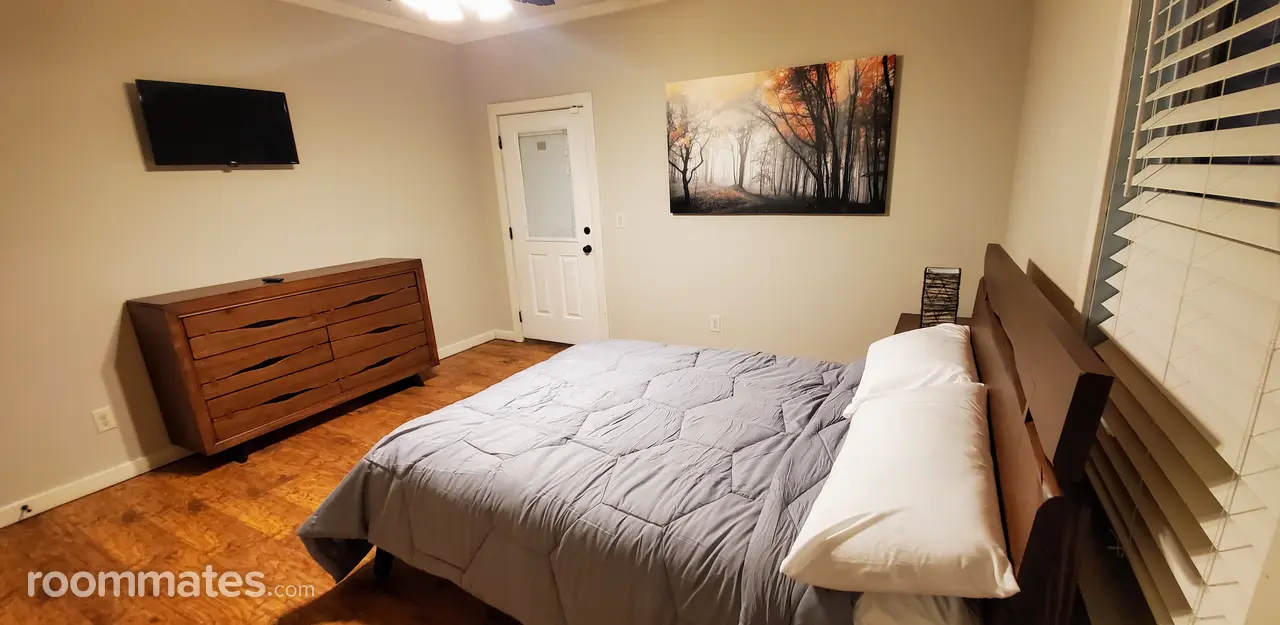 Profile photo 3 of 10