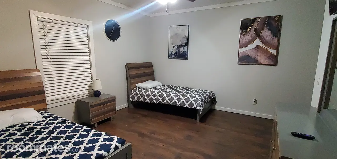 Profile photo 4 of 10