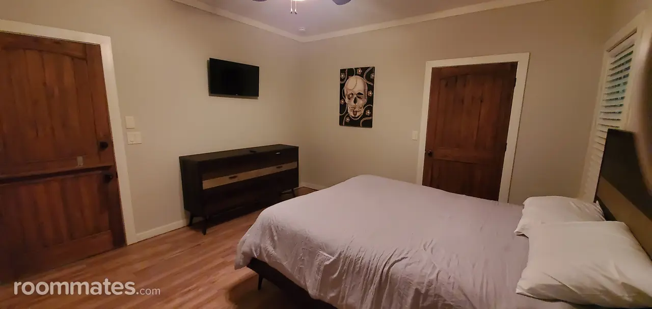 Profile photo 2 of 10