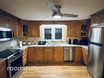 Room for rent in New Britain CT $1000, House