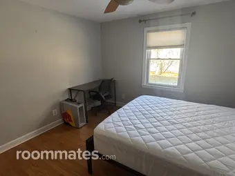 Room for rent in New Britain CT $1000, House
