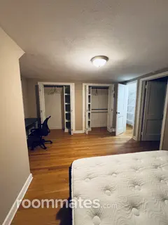 Room for rent in New Britain CT $1000, House