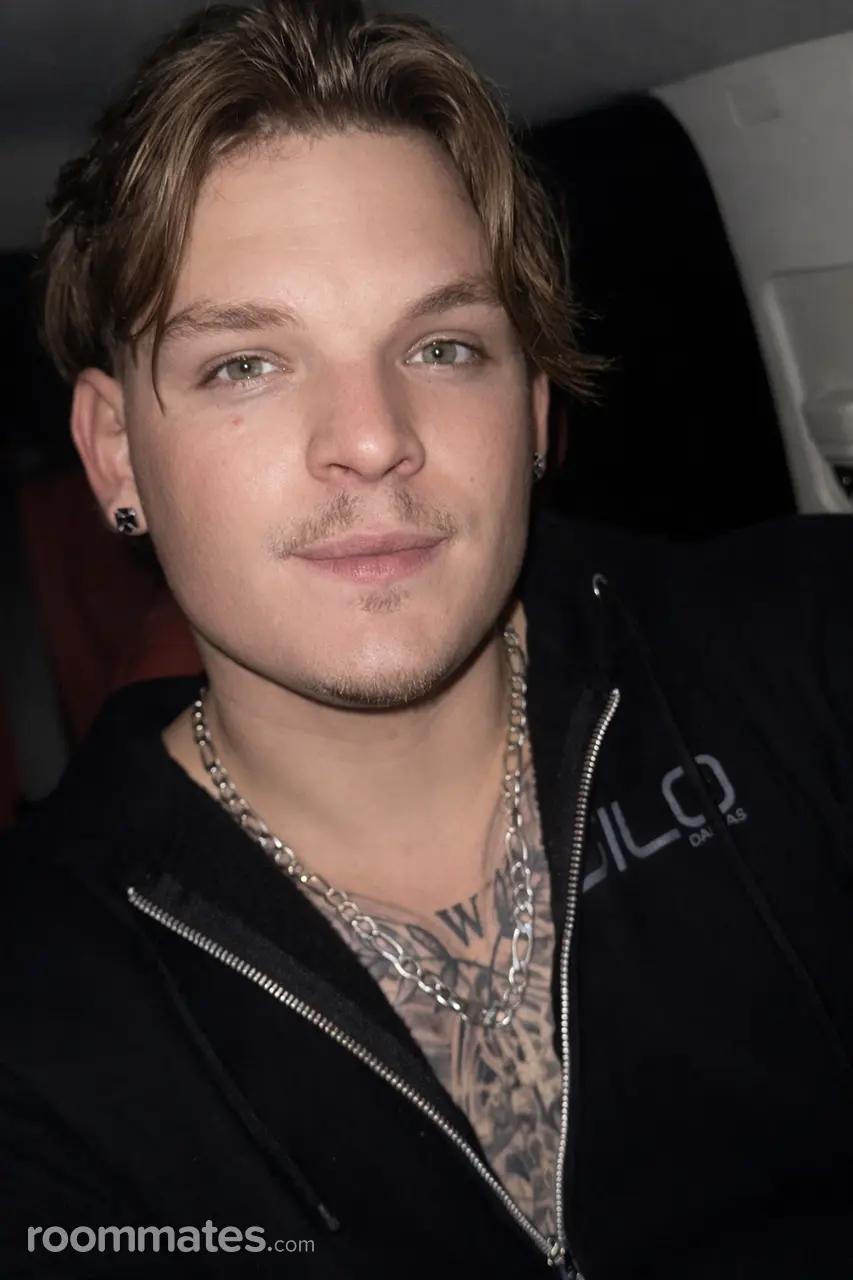 Profile photo 1 of 1