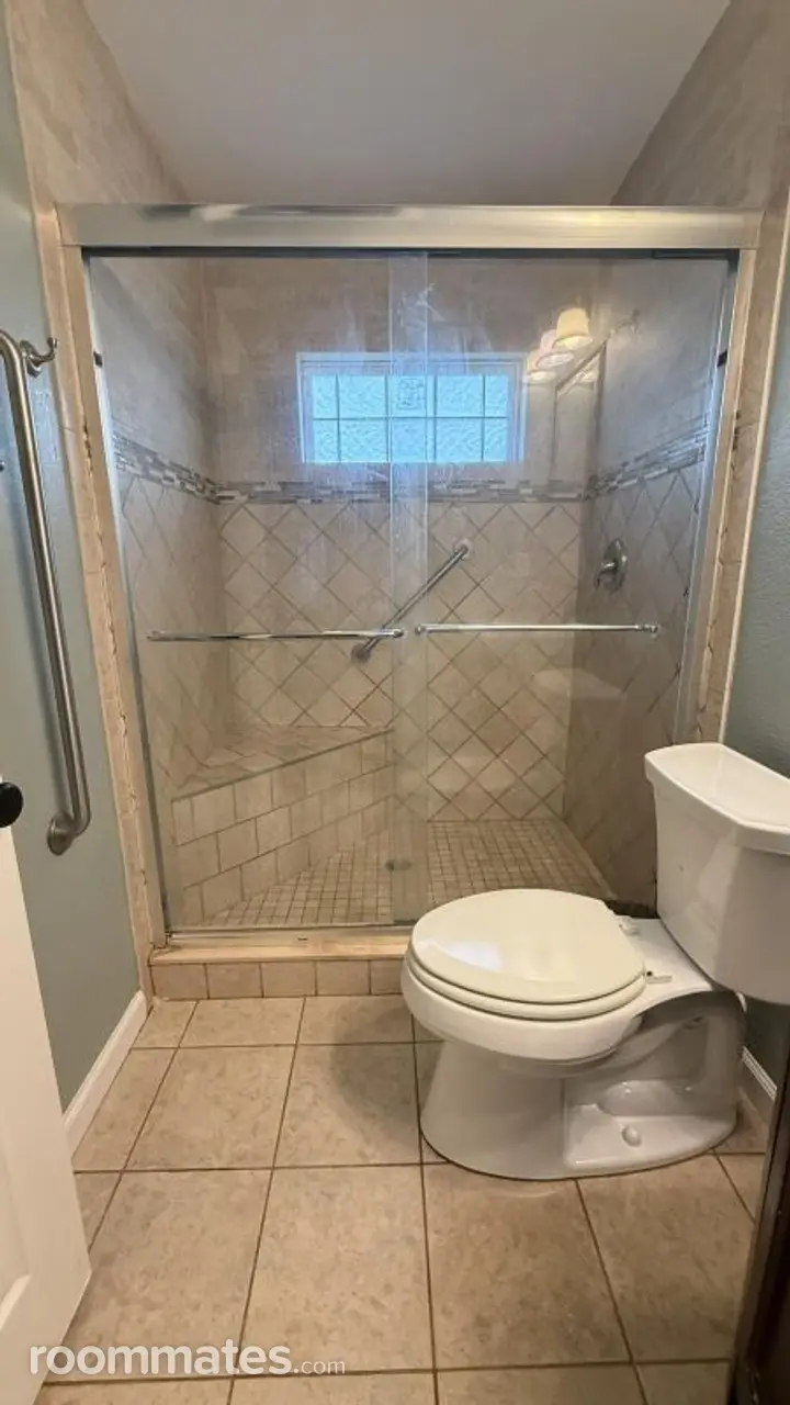 Profile photo 6 of 10