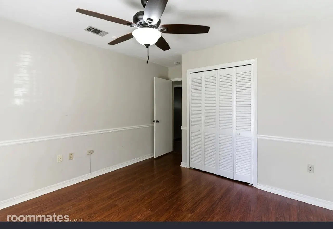 Profile photo 10 of 14