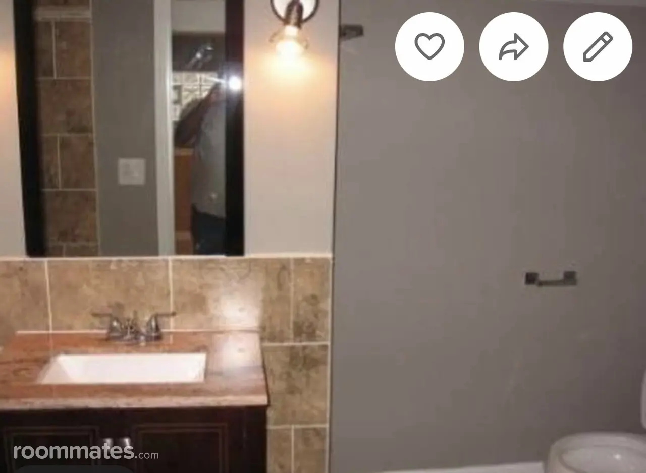 Profile photo 7 of 16