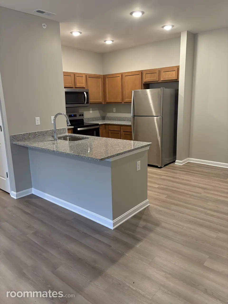 Profile photo 1 of 4