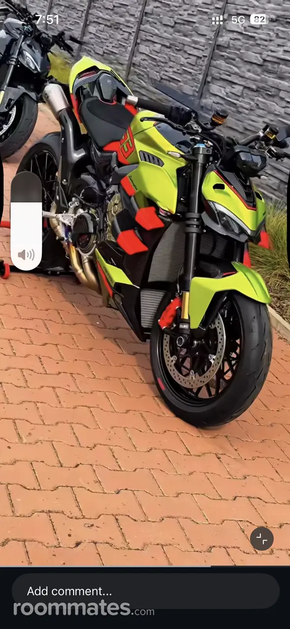 Profile photo 8 of 8