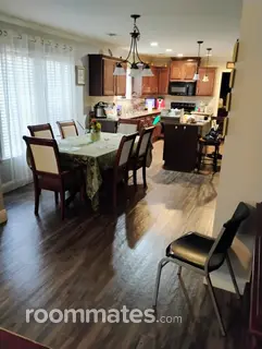 Room for rent in Newnan, GA $800, house