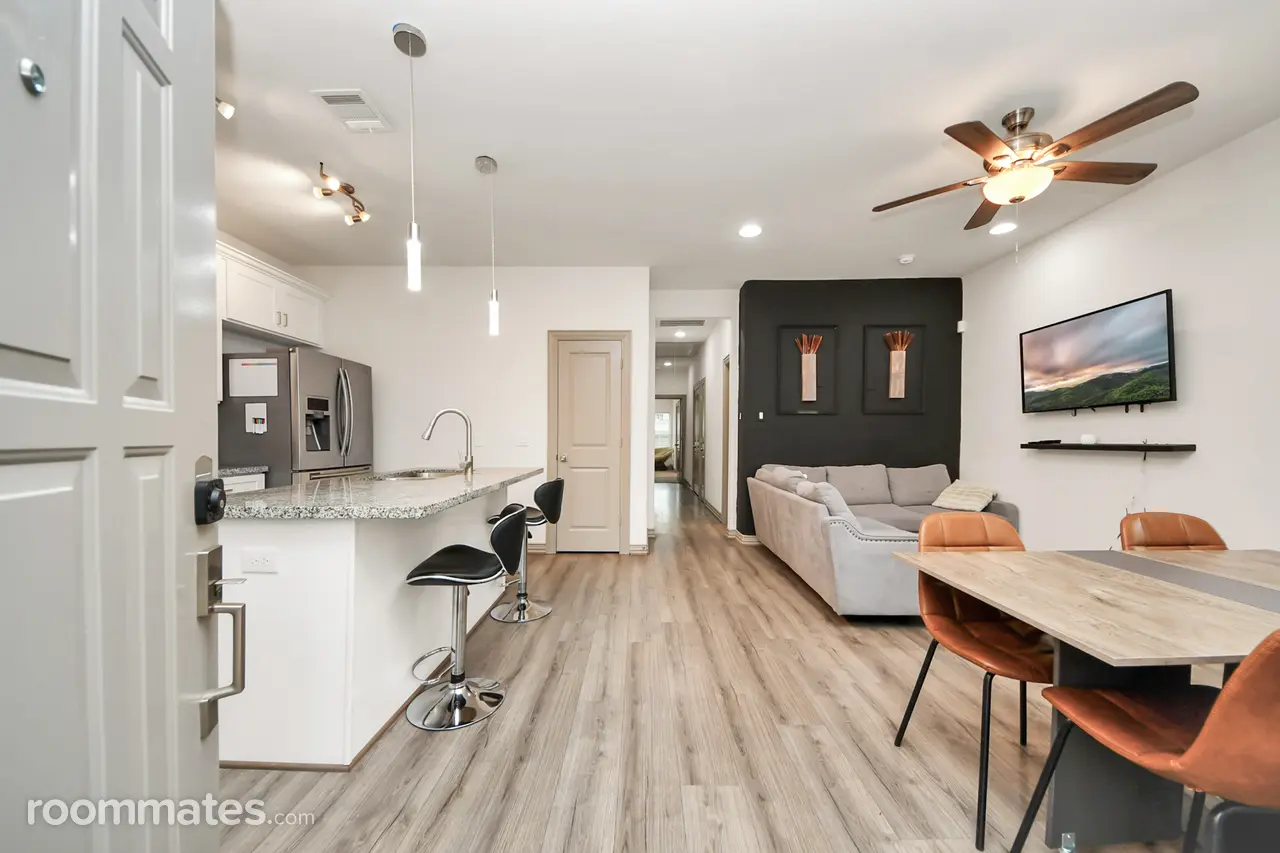 Profile photo 5 of 9