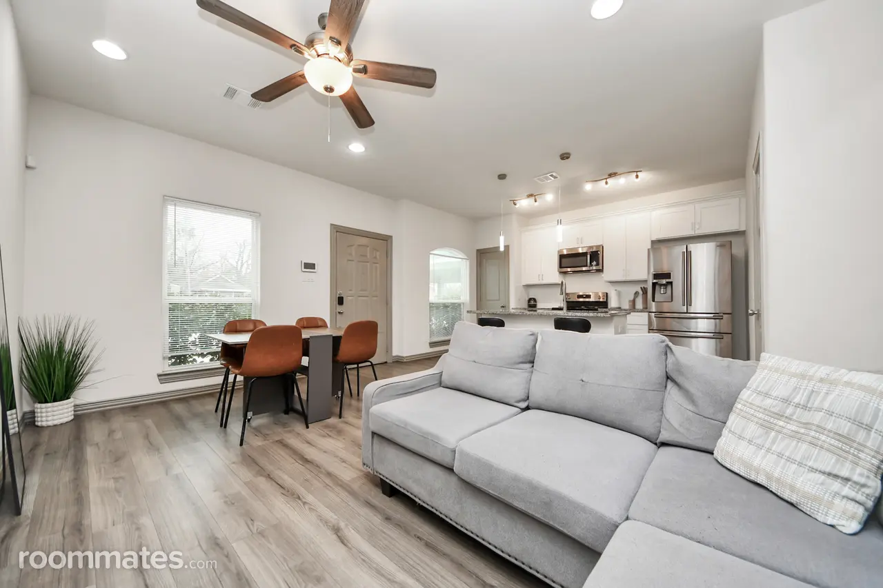 Profile photo 6 of 9