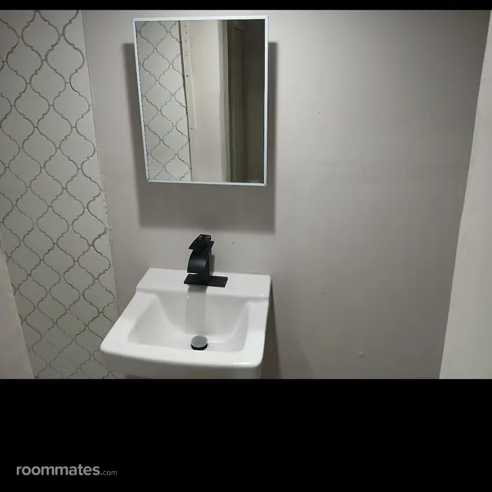 Room for rent in Downey, CA $900, house