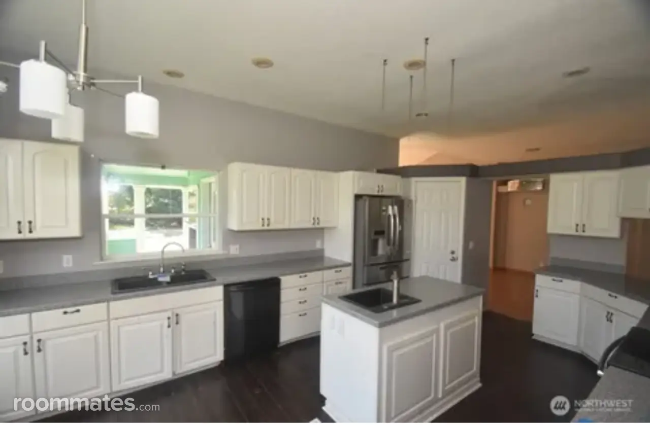 Profile photo 1 of 10