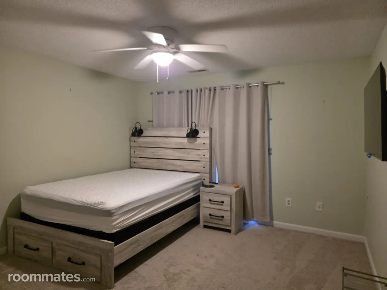 Profile photo 2 of 4