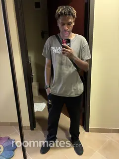 Roommate looking Travis Afb, CA, $2000