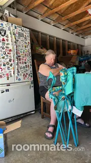 Roommate looking Hesperia, CA, $600