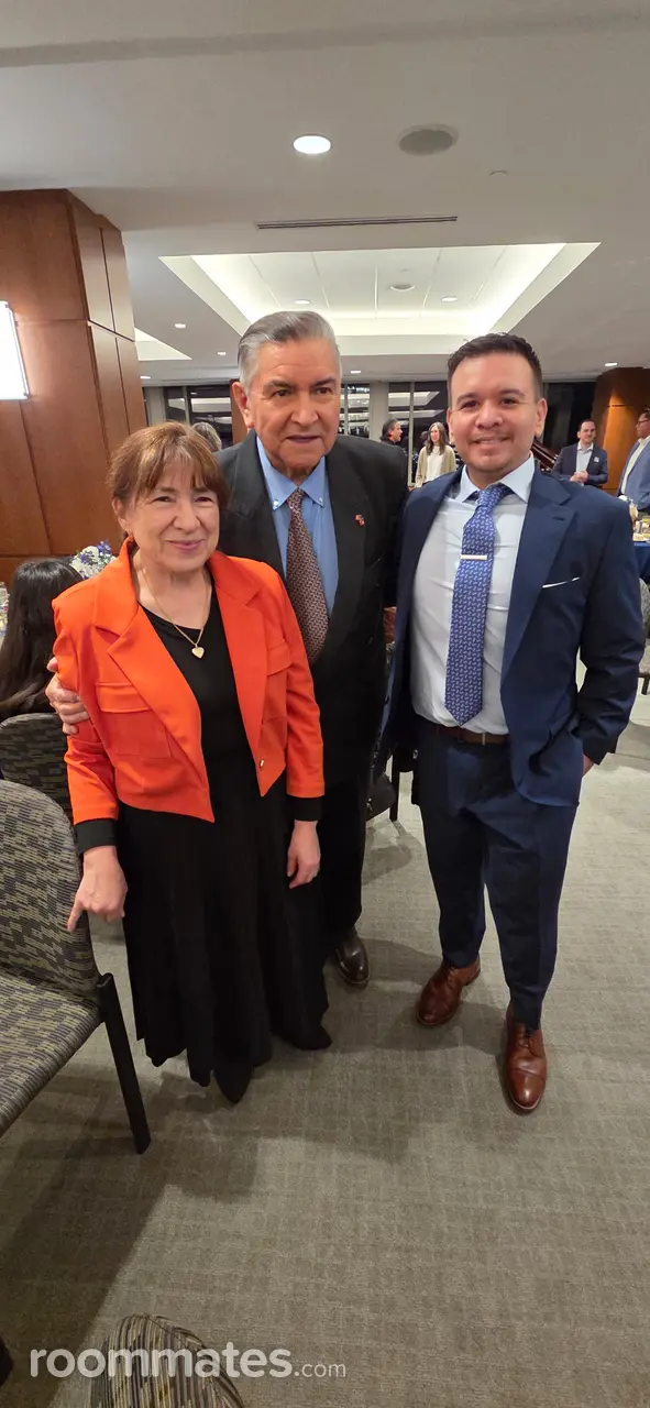 Profile photo 11 of 11