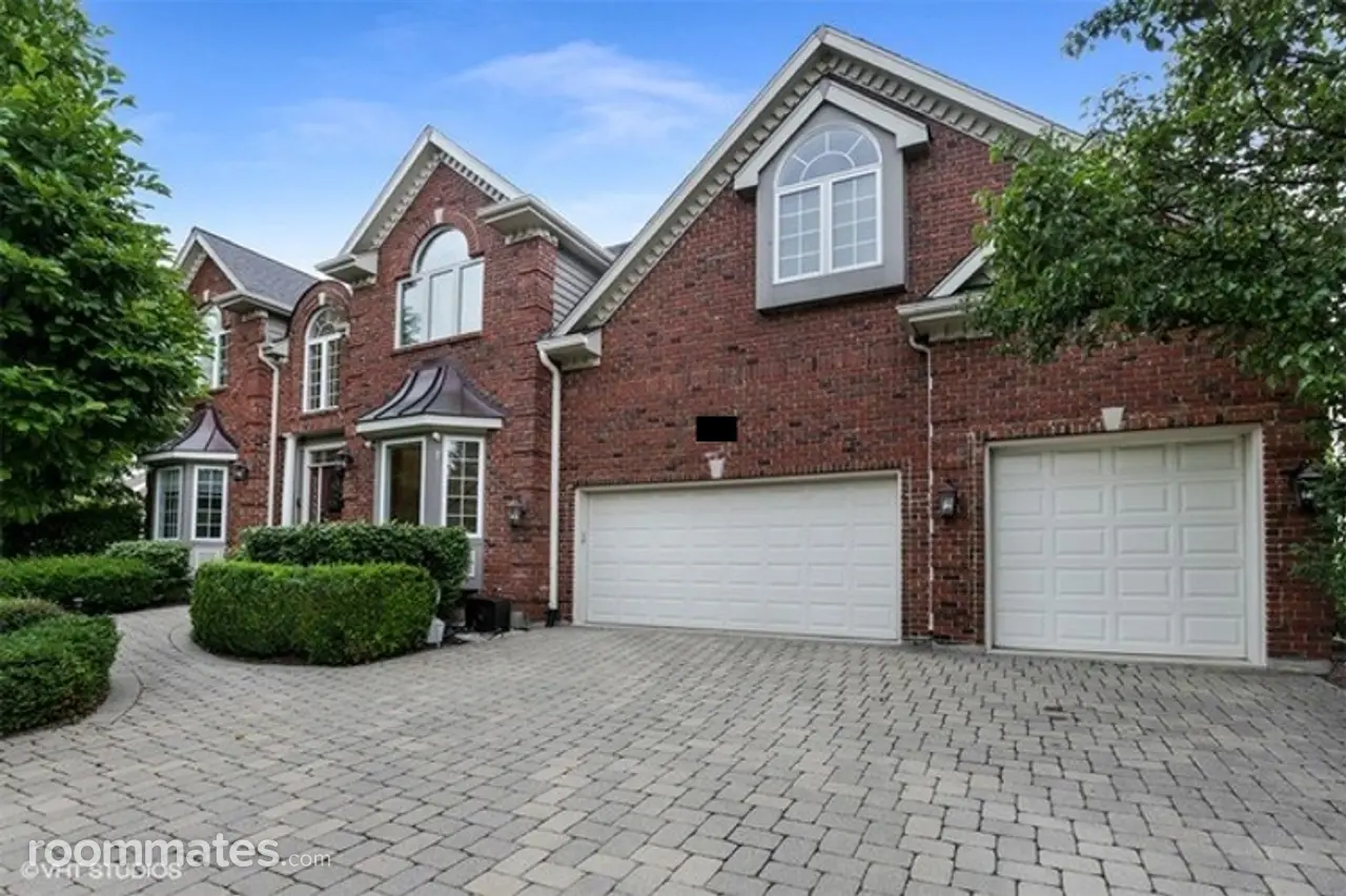 Profile photo 6 of 11