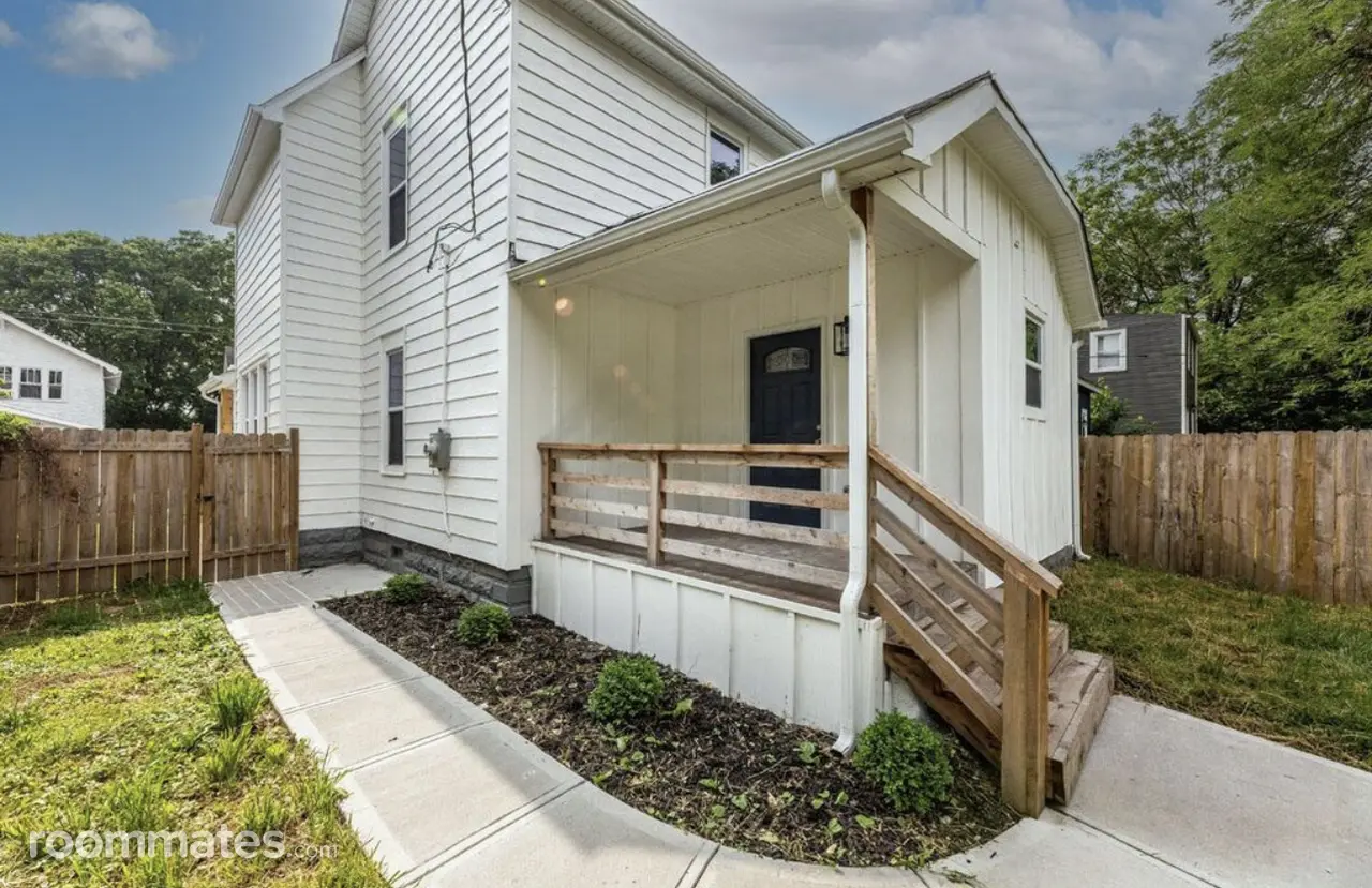 Profile photo 3 of 8