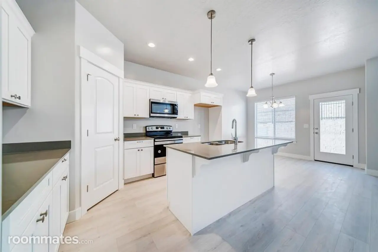 Profile photo 3 of 8