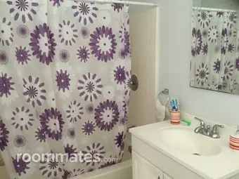 Room for rent in Canoga Park, CA $1950, house