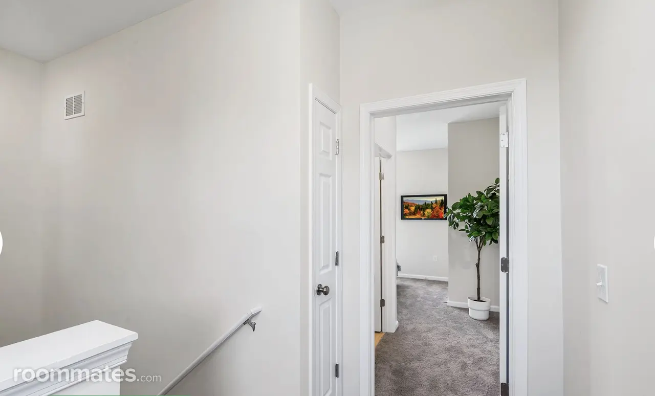 Profile photo 3 of 8