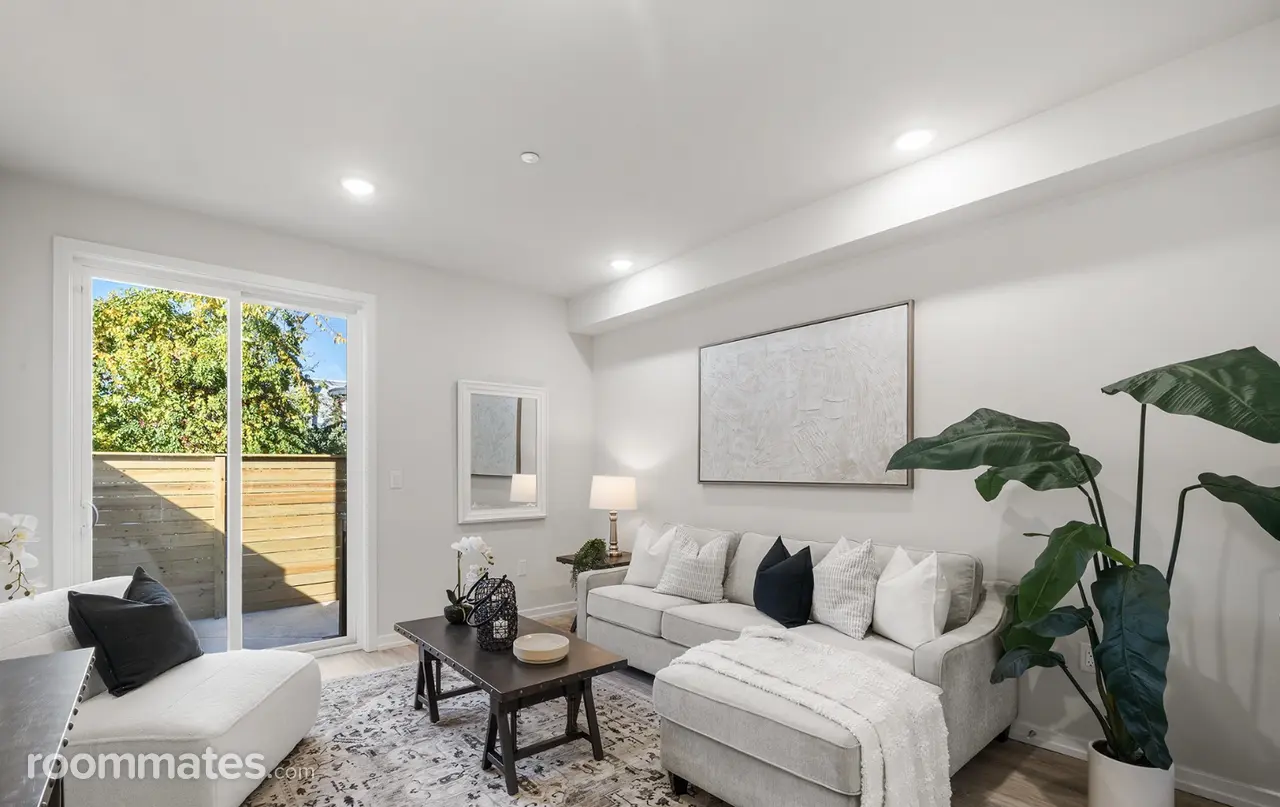 Profile photo 5 of 8