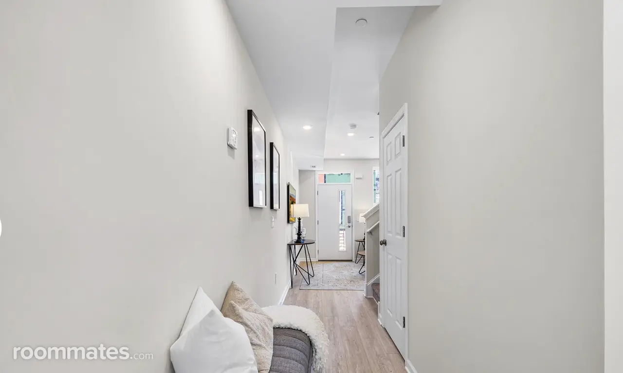 Profile photo 2 of 8