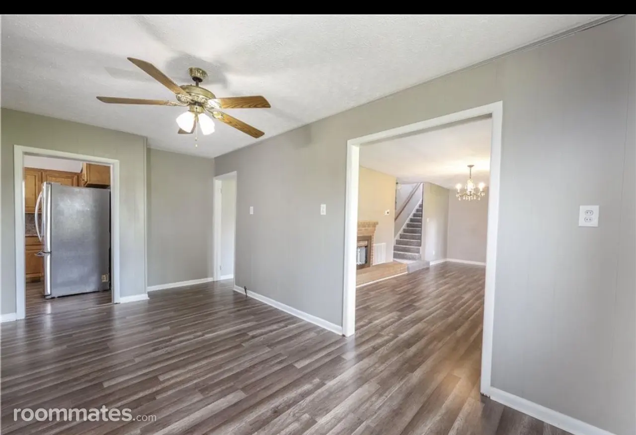 Profile photo 1 of 10