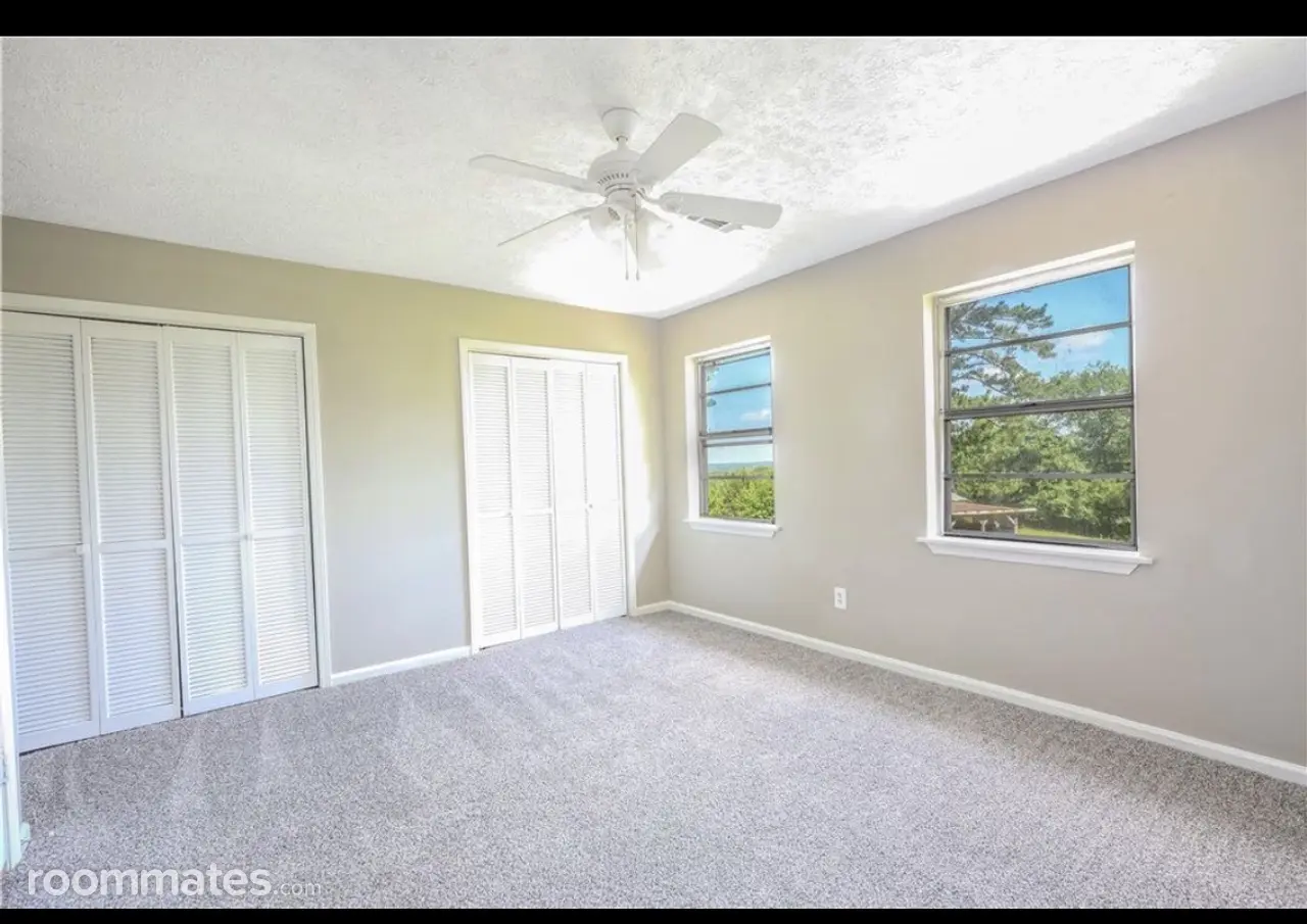 Profile photo 7 of 10