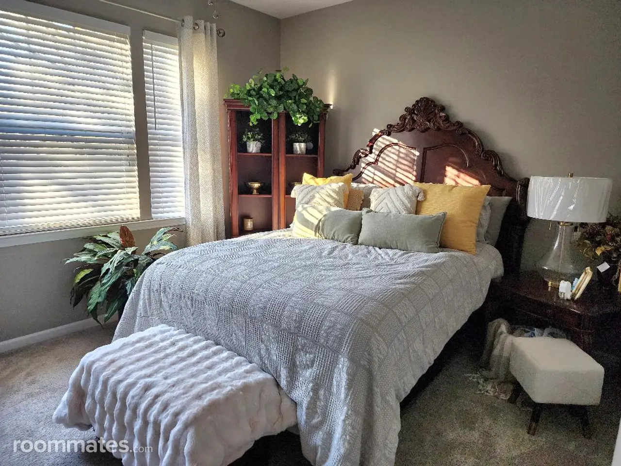 Profile photo 1 of 4