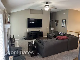 Room for rent in Olathe, KS $1200, house