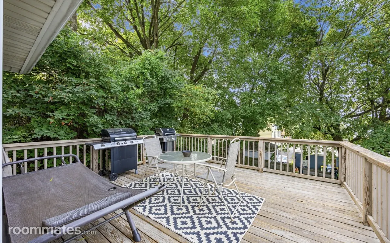 Profile photo 9 of 11