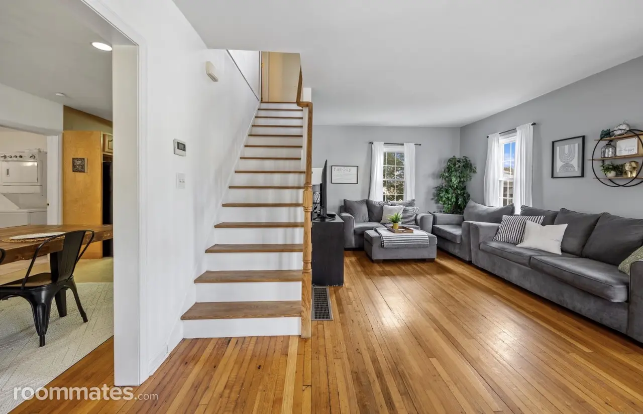 Profile photo 3 of 11